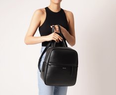Mochila Média Zíper Básica Preta