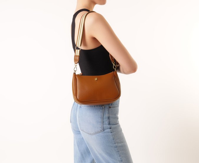 Bolsa Tiracolo Média Cápsula Marrom