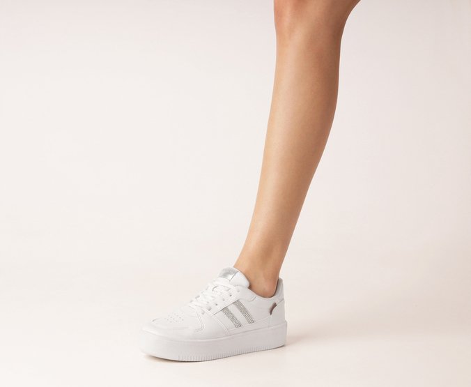 Tênis de Amarrar Branco e Prata Listras Glam