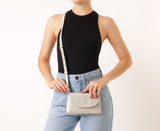 Bolsa Tiracolo Pequena Tampa Pop Branca