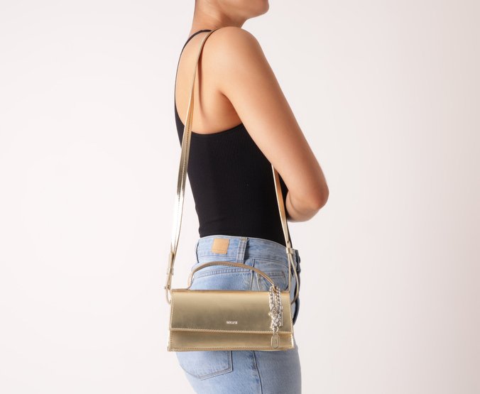 Bolsa Tiracolo Pequena Estruturada Dourada
