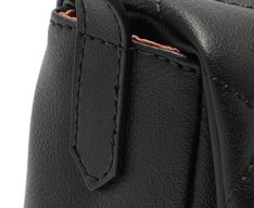 Bolsa Tiracolo Pequena Matelassê Triangular Envelope Preta