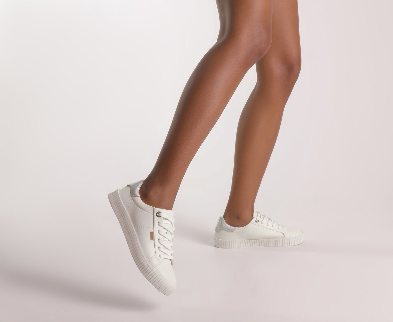 Tenis Branco e Prata Pespontos Anacapri