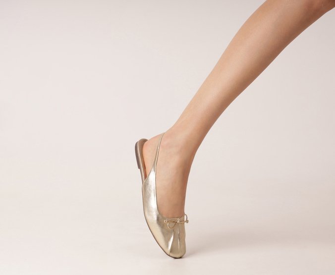 Sapatilha Slingback Laço Biqueira Dourada