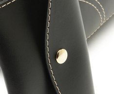 Bolsa Tiracolo Baguete Média Costura Ornamental Preta