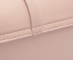 Bolsa Tiracolo Pequena Pingente Bege