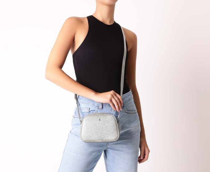 Bolsa Tiracolo Pequena Arredondada Glam Prata