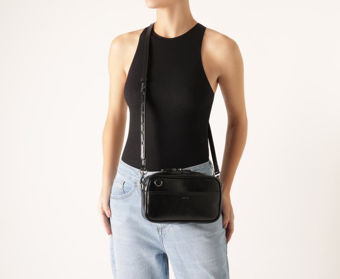 Bolsa Tiracolo Média Lisa Preta
