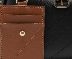 Bolsa Tiracolo Pequena Arredondada Porta Cartão Preta
