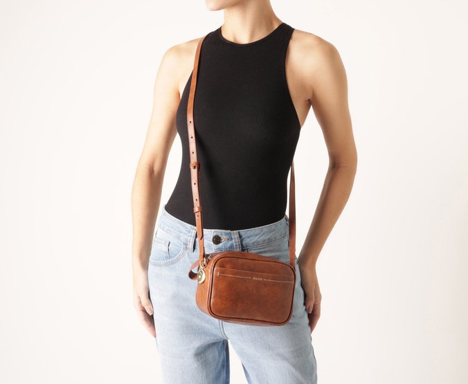 Bolsa Tiracolo Pequena Chaveiro Enfeite Marrom