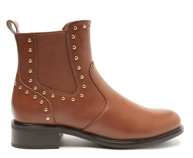 Bota Chelsea Cano Curto Tachas Marrom Anacapri