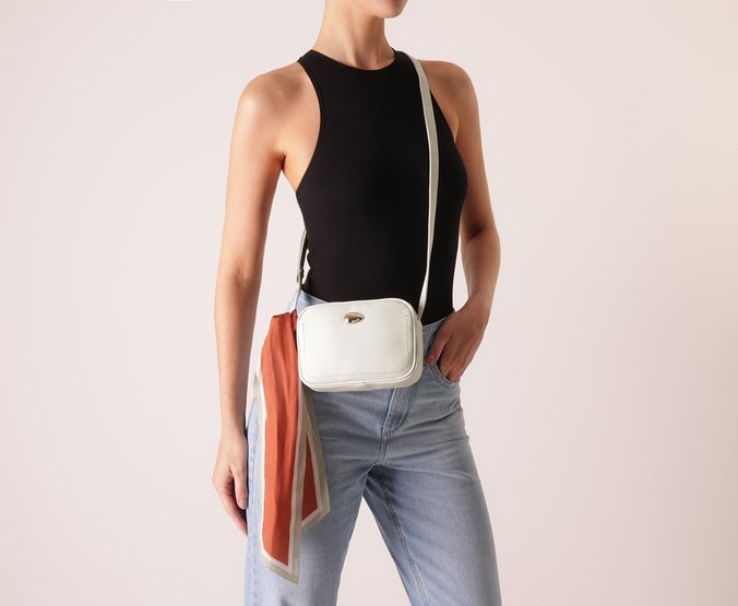 Bolsa Tiracolo Pequena Lenço Decorativo Branca