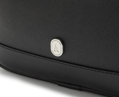 Bolsa Tiracolo Pequena Cápsula Metal Preta