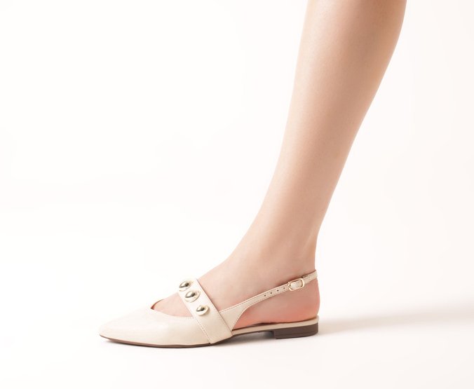Sapatilha Slingback Maxi Tachas Branca
