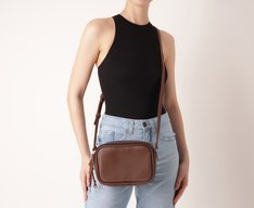 Bolsa Tiracolo Pequena Costura Ornamental Marrom
