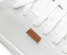 Tênis de Amarrar Branco e Preto Slim