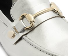 Mocassim Detalhe Removível Bridão E Pala Prata