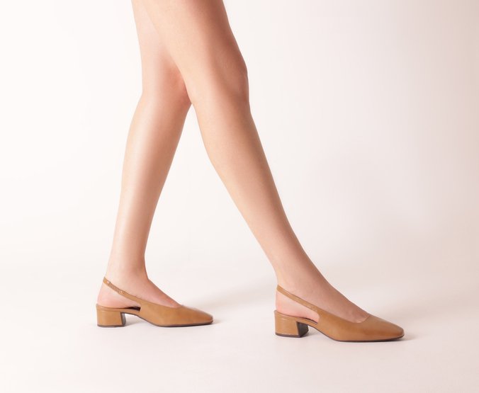 Sapatilha Salto Bloco Slingback Ponta Quadrada Bege