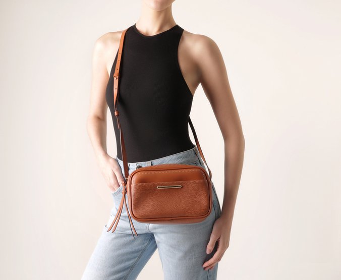 Bolsa Tiracolo Pequena Metal Marrom