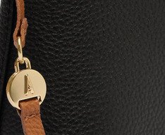 Bolsa Tiracolo Pequena Bag Charm Preta E Marrom