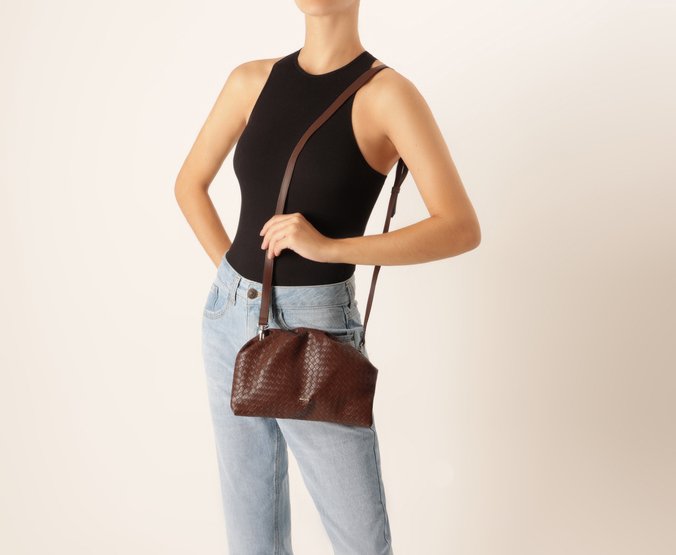 Bolsa Tiracolo Média Tressê Veneta Marrom