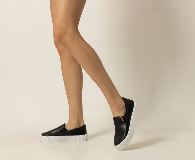 Tênis Slip On Sola Alta Riscada Preto