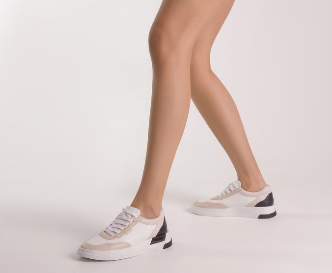 Tênis Branco Detalhamento Nude e Preto Louise