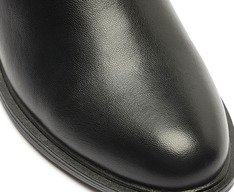 Bota Chelsea Cano Curto Tachas Preta