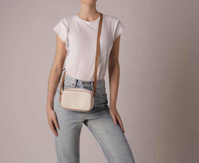 Bolsa Crossbody M dia Branca Costura Ornamental