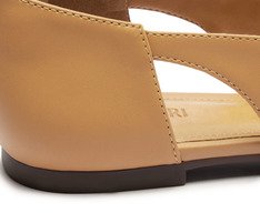 Sapatilha Peep Toe Recortes Vazados Bege