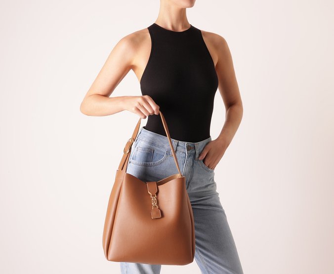 Bolsa Shopping Grande Hobo Pin A Marrom