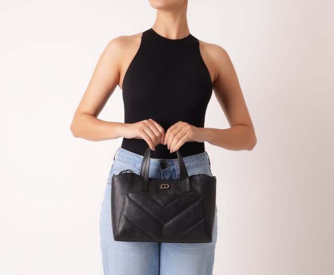 Bolsa Tote Grande Matelassê Zig Preta