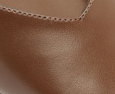 Sapatilha Slingback Salto Bloco Corte triangular Marrom