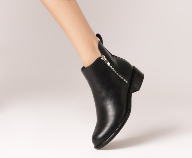 Bota Cano Baixo Zíper Preta