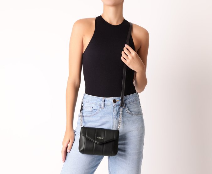 Bolsa Tiracolo Pequena Matelassê Flufy Preta