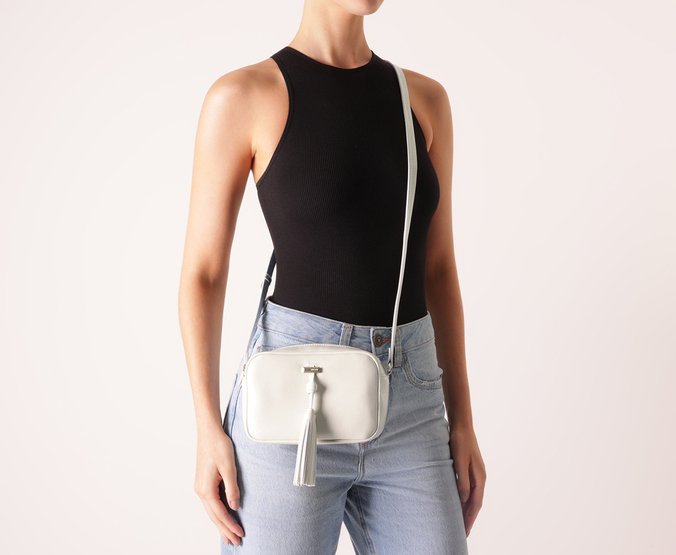 Bolsa Tiracolo Pequena Detalhe Tassel Branca