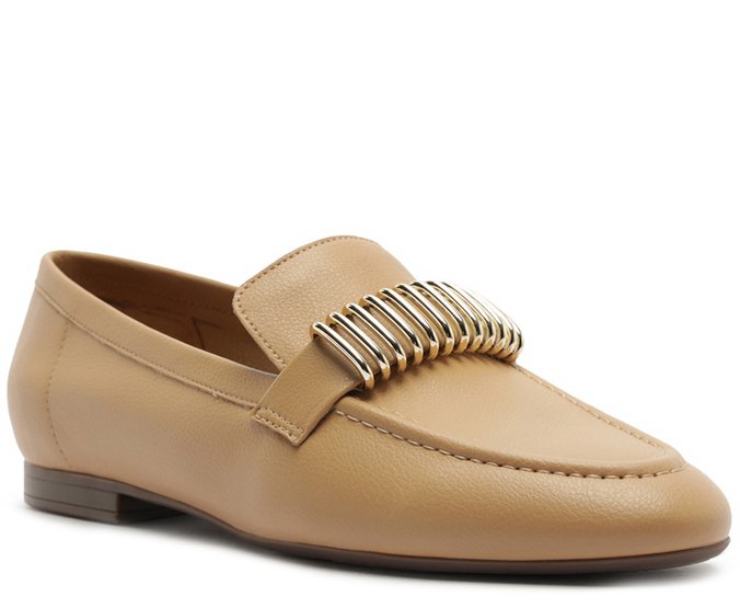 Mocassim com Detalhe Metal Bege