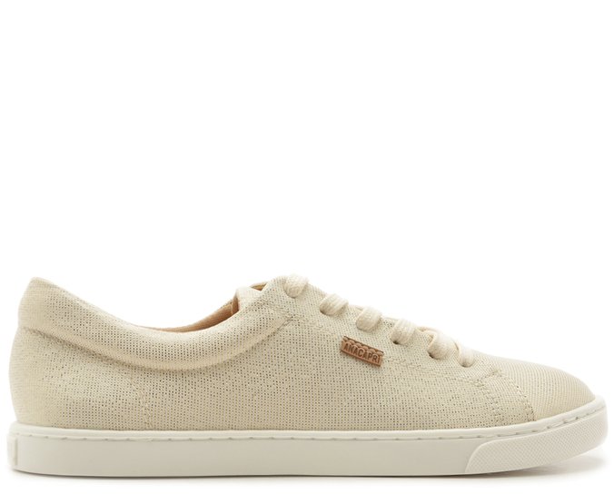 tenis com brilho dourado