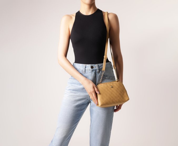 Bolsa Tiracolo Média Matelassê Costurado Bege