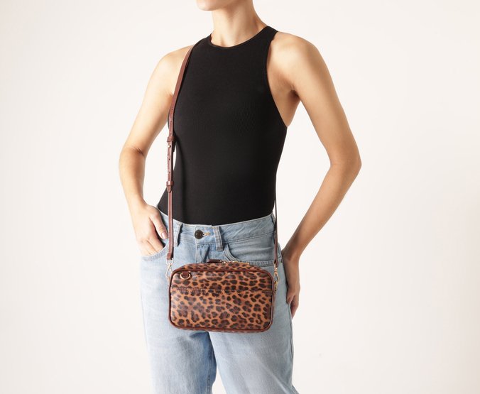 Bolsa Tiracolo Média Lisa Animal Print
