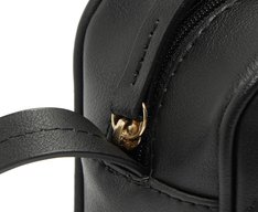 Bolsa Tiracolo Média Metalassê Triangular Preta