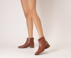 Bota Cano Curto Bico Quadrado Marrom