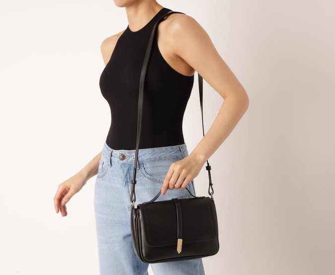 Bolsa Tiracolo Média Divisórias Vitória Preta