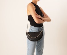 Bolsa Tiracolo Média Meia Lua Preta