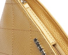 Bolsa Tiracolo Média Matelassê Triangular Dourada