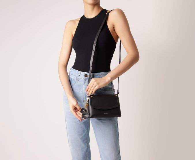 Bolsa Tiracolo Pequena Chaveiro Flor Preta