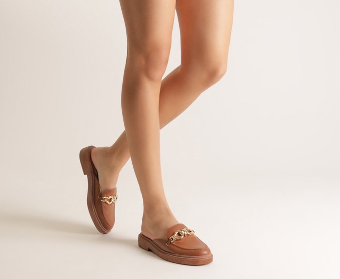 Mule Mocassim Salto Bloco Bridão Marrom