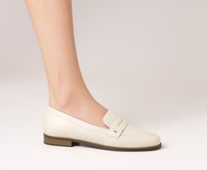 Mocassim Com Pala Aplicação A Branco