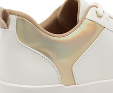 Tênis Casual Branco com Recortes Dourado