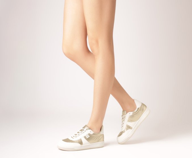 Tênis Recortes Nylon Prata